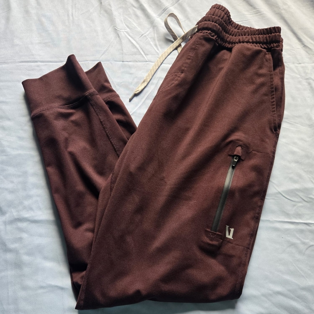Vuori Sunday Performance Joggers Burgundy Color - Picture 3 of 7